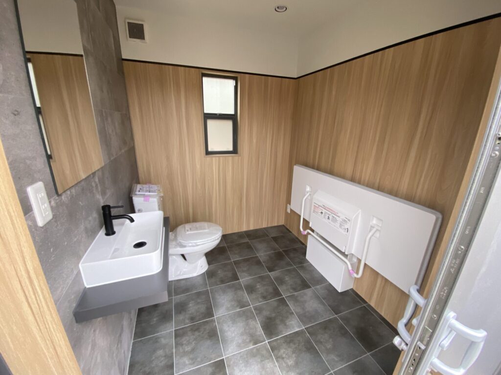 使用不能トイレ トレーラーハウスのトイレは水洗が使える！ しくみや衛生面・よくある疑問点を解消 | TrailerLife